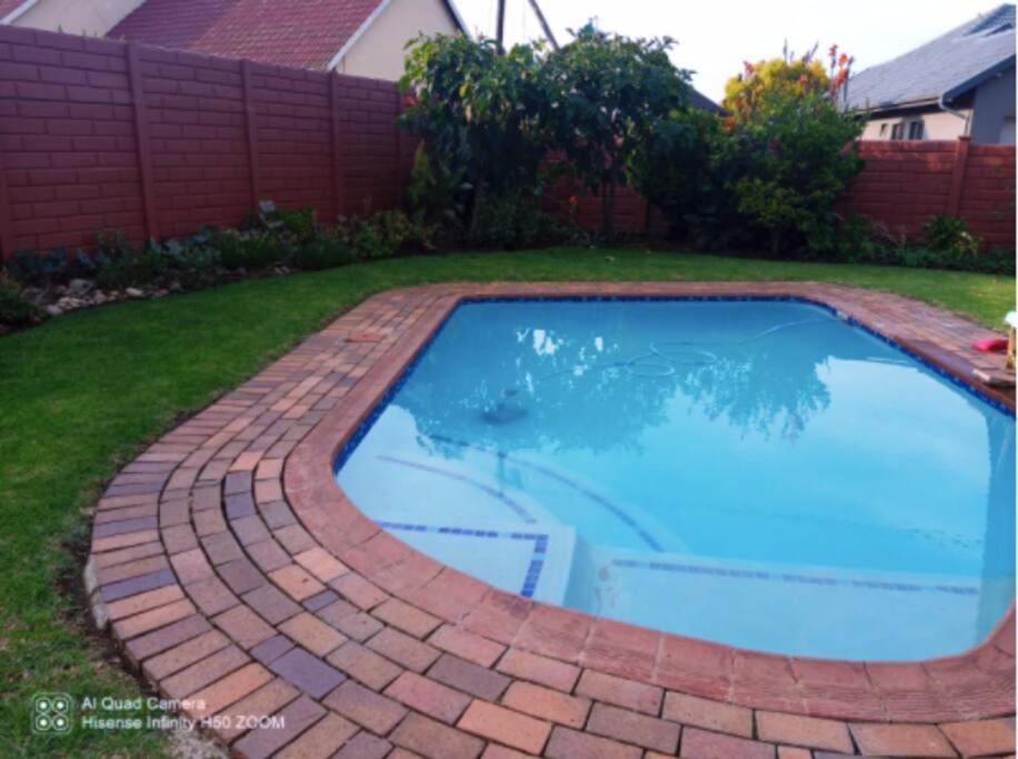 4 On Verbena Boksburg Luaran gambar