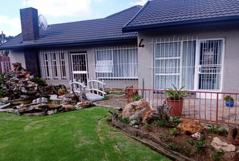 4 On Verbena Boksburg Luaran gambar